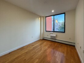 924 Metropolitan Ave in Brooklyn, NY - Building Photo