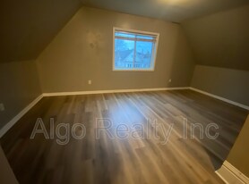 2211 Queen Ave N in Minneapolis, MN - Building Photo