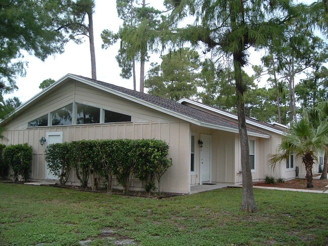 1068 Goldenrod Rd in Wellington, FL - Building Photo - Building Photo