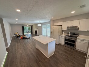 5085 Village Green Way in Alpharetta, GA - Building Photo - Building Photo