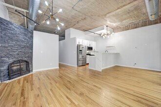 1111 W 15th St in Chicago, IL - Building Photo - Building Photo