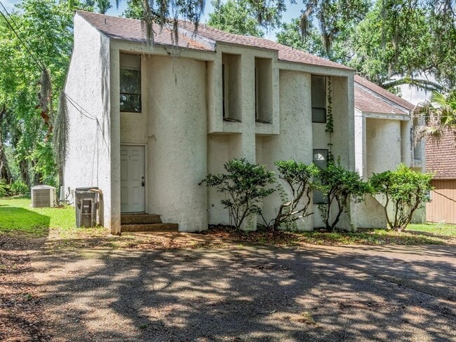 1942 Larette Dr in Tallahassee, FL - Building Photo - Building Photo