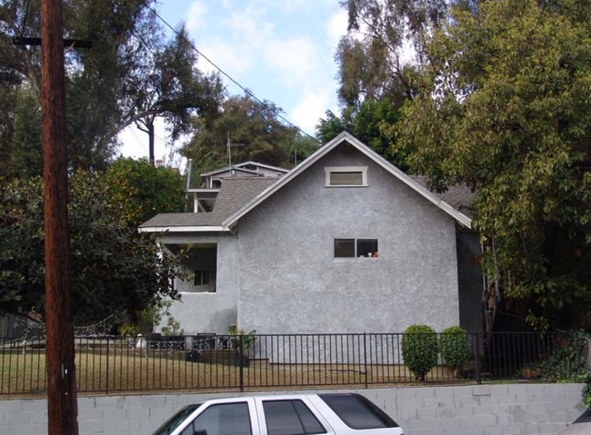 2011-2015 Echo Park Ave in Los Angeles, CA - Foto de edificio - Building Photo