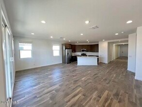 8122 E Paloma Ave in Mesa, AZ - Foto de edificio - Building Photo