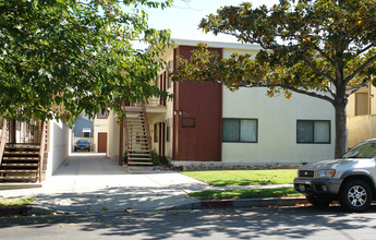 908 N Louise St in Glendale, CA - Foto de edificio - Building Photo