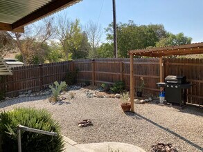 76955 Indian Valley Rd in San Miguel, CA - Foto de edificio - Building Photo