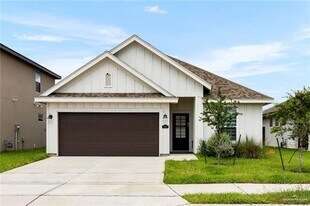 14 N Soñador Dr in Edinburg, TX - Building Photo