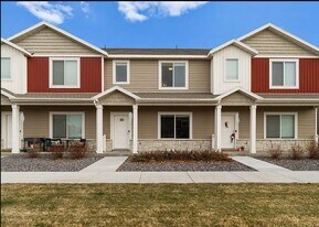 448 S 1580 E in Hyrum, UT - Building Photo