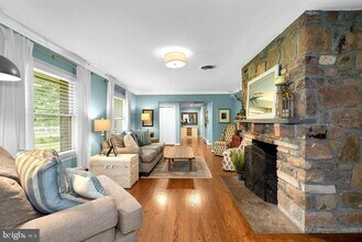 15027 Braddock Rd in Centreville, VA - Building Photo - Building Photo