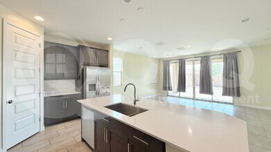 9345 W Heatherbrae Dr in Phoenix, AZ - Building Photo - Building Photo