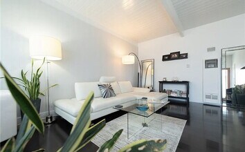 2325 Kansas Ave in Santa Monica, CA - Building Photo - Building Photo