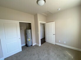 1444 NW Canyon Dr in Redmond, OR - Building Photo