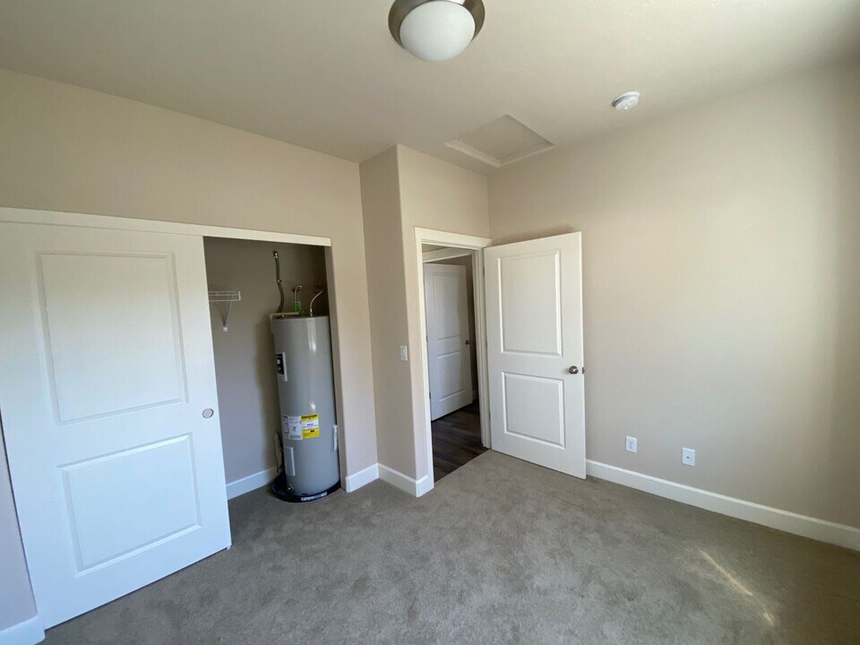 1444 NW Canyon Dr in Redmond, OR - Building Photo
