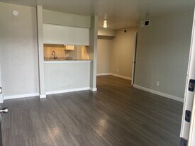 2010 Estrada Pkwy, Unit 24-205 in Irving, TX - Building Photo
