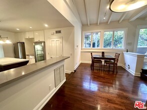 1290 Sunset Plaza Dr in Los Angeles, CA - Building Photo - Building Photo