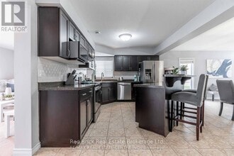 20 Shackleton Dr in Guelph, ON - Building Photo - Building Photo