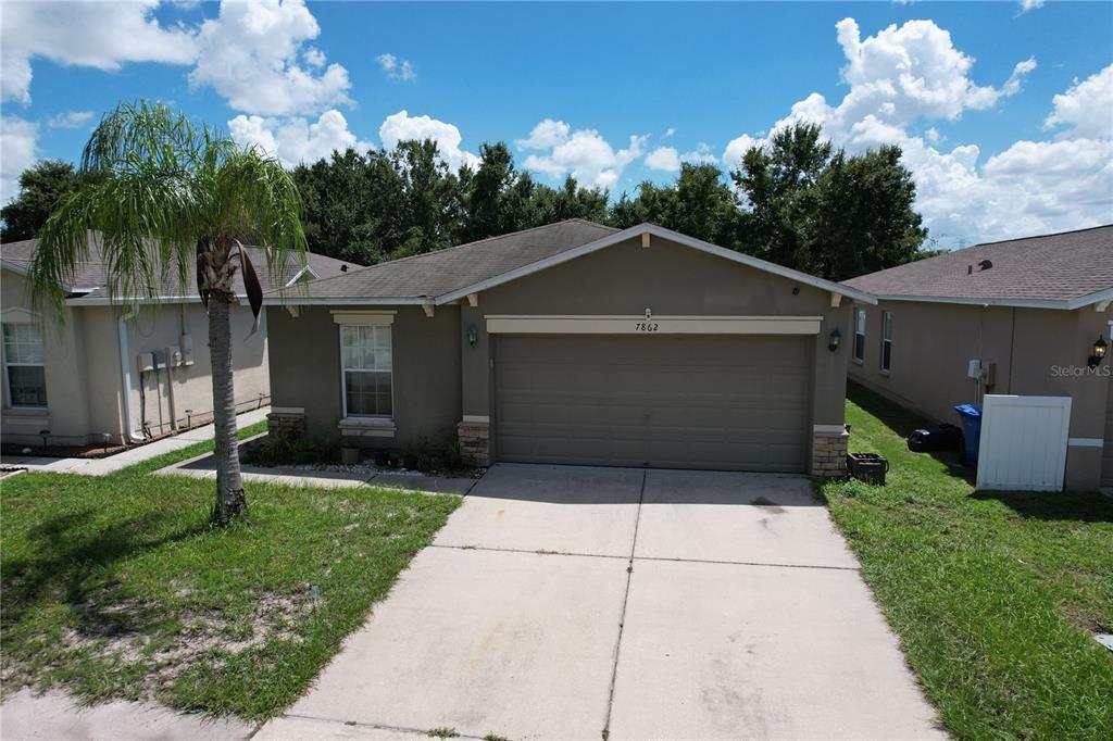 7862 Carriage Pointe Dr in Gibsonton, FL - Foto de edificio