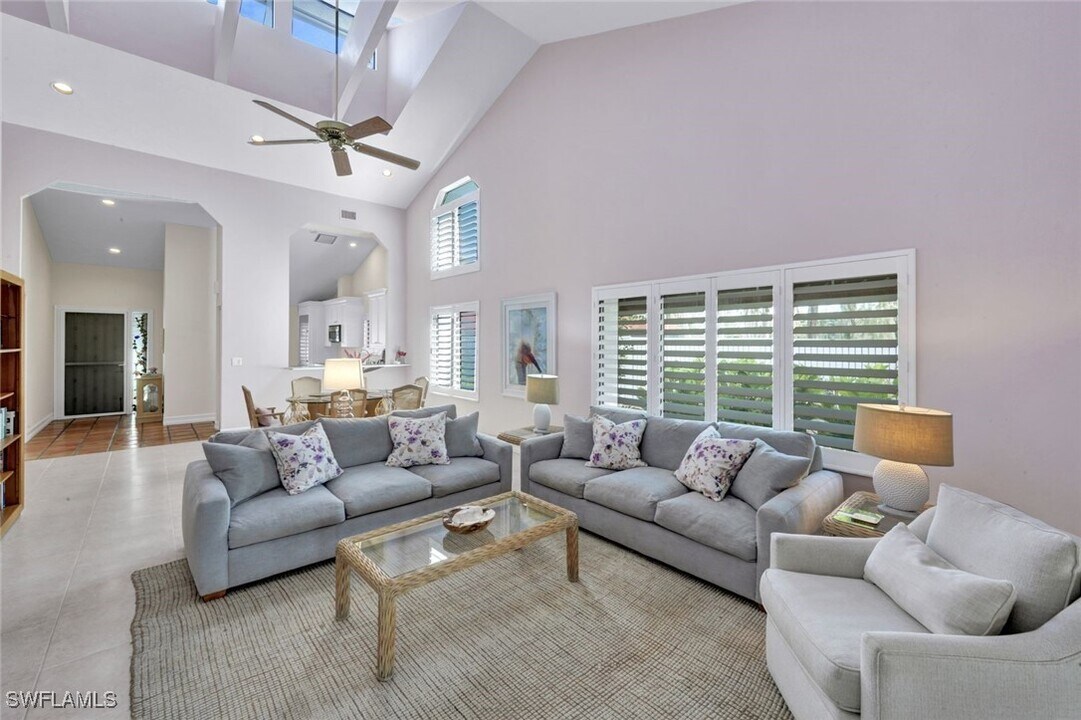 202 Bears Paw Trail in Naples, FL - Building Photo