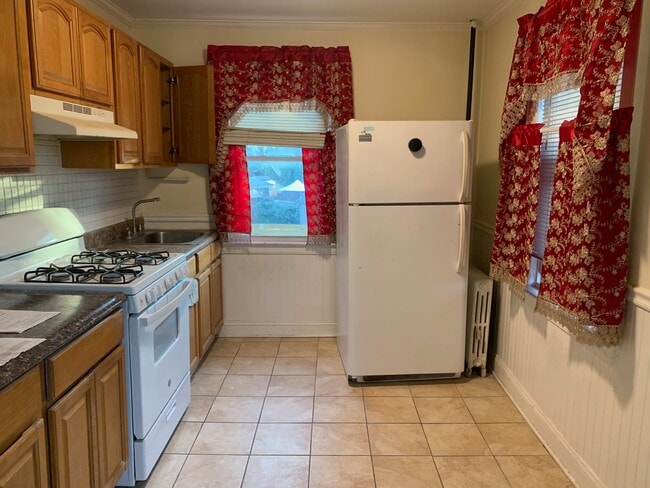 13878 Francis Lewis Blvd, Unit Fl 2 in Rosedale, NY - Foto de edificio - Building Photo
