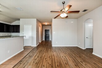 1824 Ridgecrest Dr in Terrell, TX - Building Photo - Building Photo