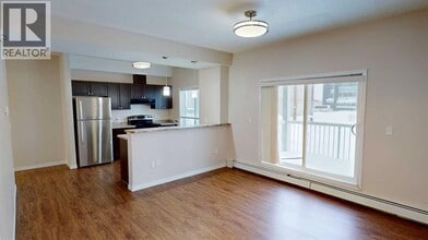 10004-1097A 97A St in Grande Prairie, AB - Building Photo - Building Photo