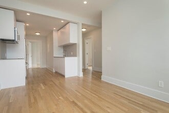11 Elko St, Unit 3 in Boston, MA - Foto de edificio - Building Photo