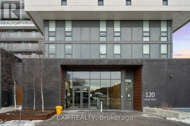 120 Varna Dr in Toronto, ON - Building Photo - Building Photo
