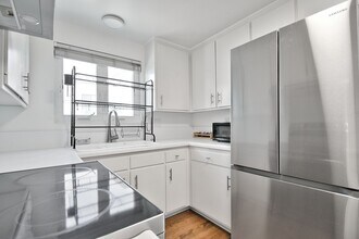 127 15th Pl in Manhattan Beach, CA - Building Photo - Building Photo