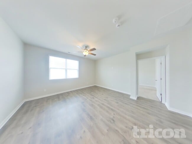 4050 Beach Wy in White House, TN - Building Photo - Building Photo