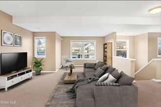 15 Clarice Ln in Cohoes, NY - Foto de edificio - Building Photo