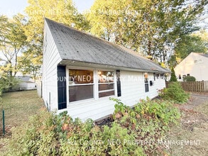2360 Giffels Dr in Cuyahoga Falls, OH - Building Photo - Building Photo