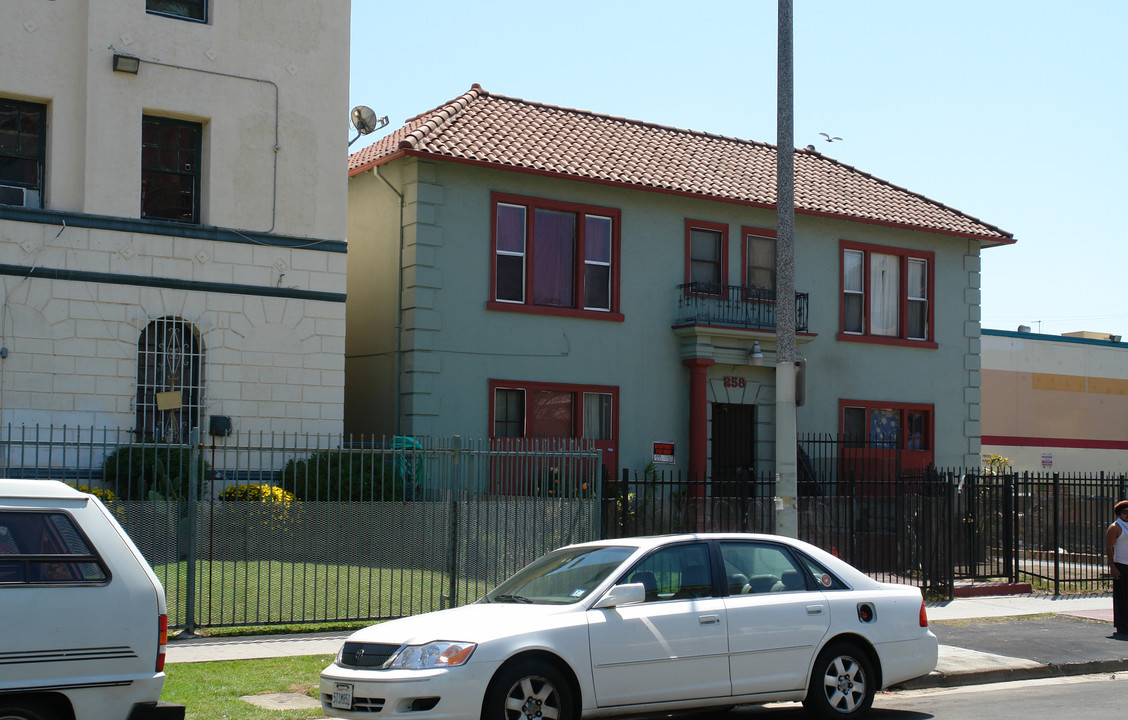 258 S Kenmore Ave in Los Angeles, CA - Foto de edificio