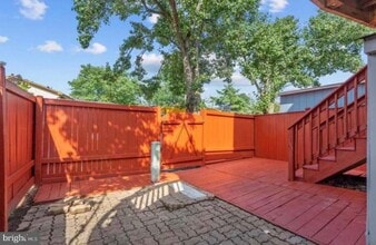 5501 Woodlawn Manor Ct in Alexandria, VA - Building Photo - Building Photo