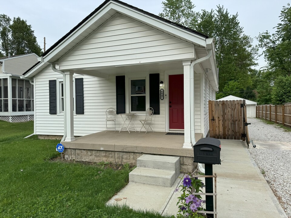 6047 Compton St in Indianapolis, IN - Building Photo