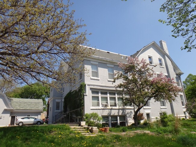 2118 Pillsbury Ave in Minneapolis, MN - Building Photo - Building Photo