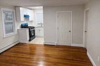 37 Perry St in Central Falls, RI - Building Photo - Building Photo