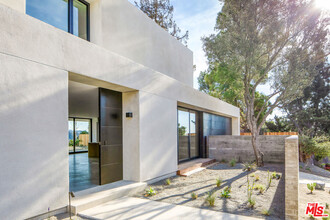 1448 Stradella Rd in Los Angeles, CA - Building Photo - Building Photo