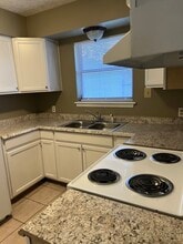 901 Castle Heights Dr, Unit B in Laredo, TX - Building Photo - Building Photo