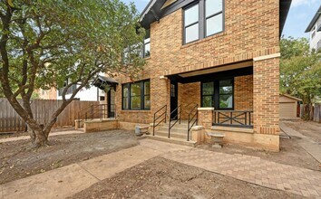 910 W 22 1/2 St in Austin, TX - Building Photo - Building Photo