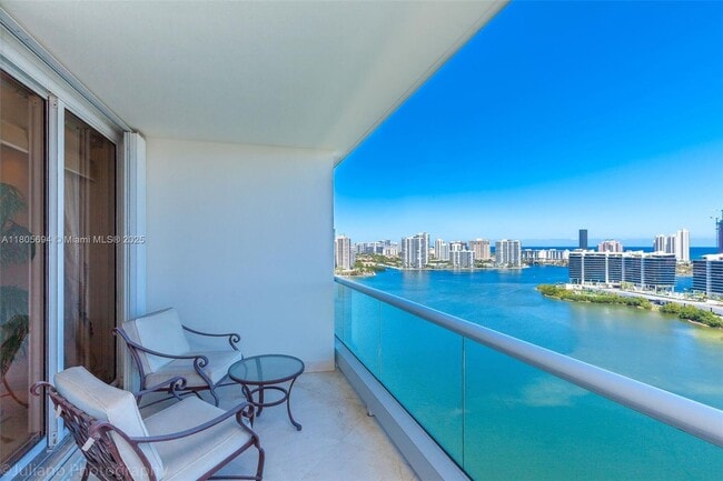 7000 Island Blvd in Aventura, FL - Building Photo - Building Photo