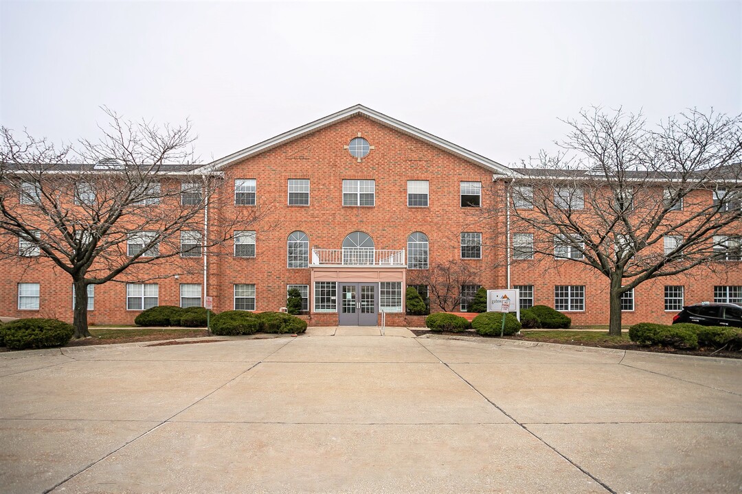 Gateway Pointe Senior Apartments 55+ in Euclid, OH - Building Photo