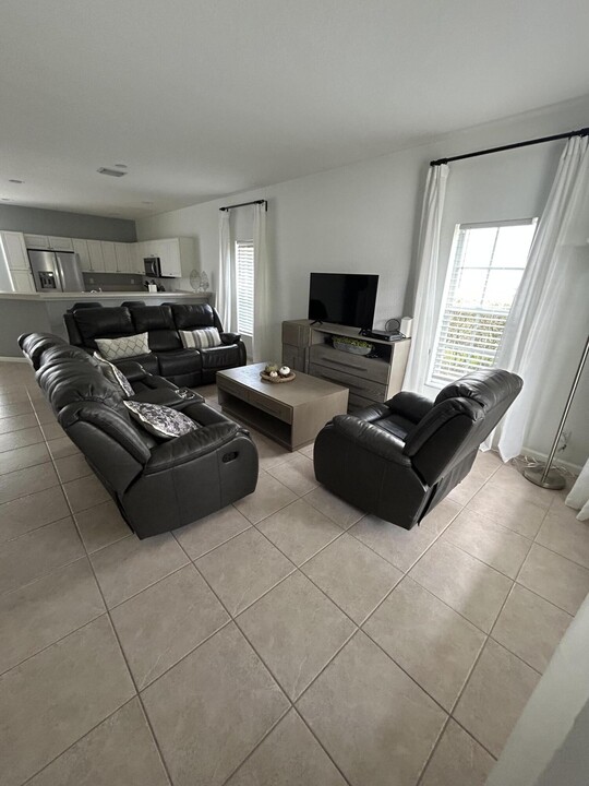 13517 Fountain View Blvd in Wellington, FL - Building Photo