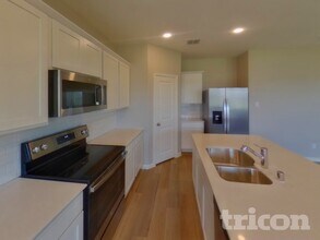 231 Jenkinson Dr in Fate, TX - Building Photo - Building Photo