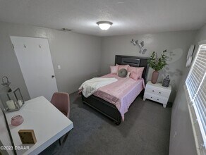 1600 S Palmetto Ave in South Daytona, FL - Building Photo - Building Photo