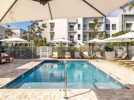610 NE 2nd St in Dania Beach, FL - Building Photo