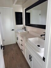 568 Lomas Santa Fe Dr in Solana Beach, CA - Building Photo - Building Photo