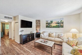2 N Fernwood Ave, Unit 24 in Clearwater, FL - Foto de edificio - Building Photo