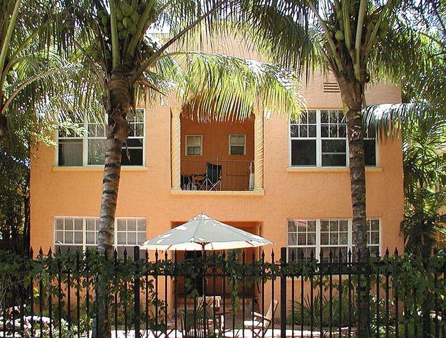 745 Meridian Ave in Miami Beach, FL - Building Photo - Building Photo