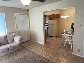 1206 Aspen St in Andrews, TX - Foto de edificio - Building Photo