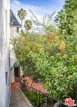 4458 Dundee Dr in Los Angeles, CA - Building Photo - Building Photo